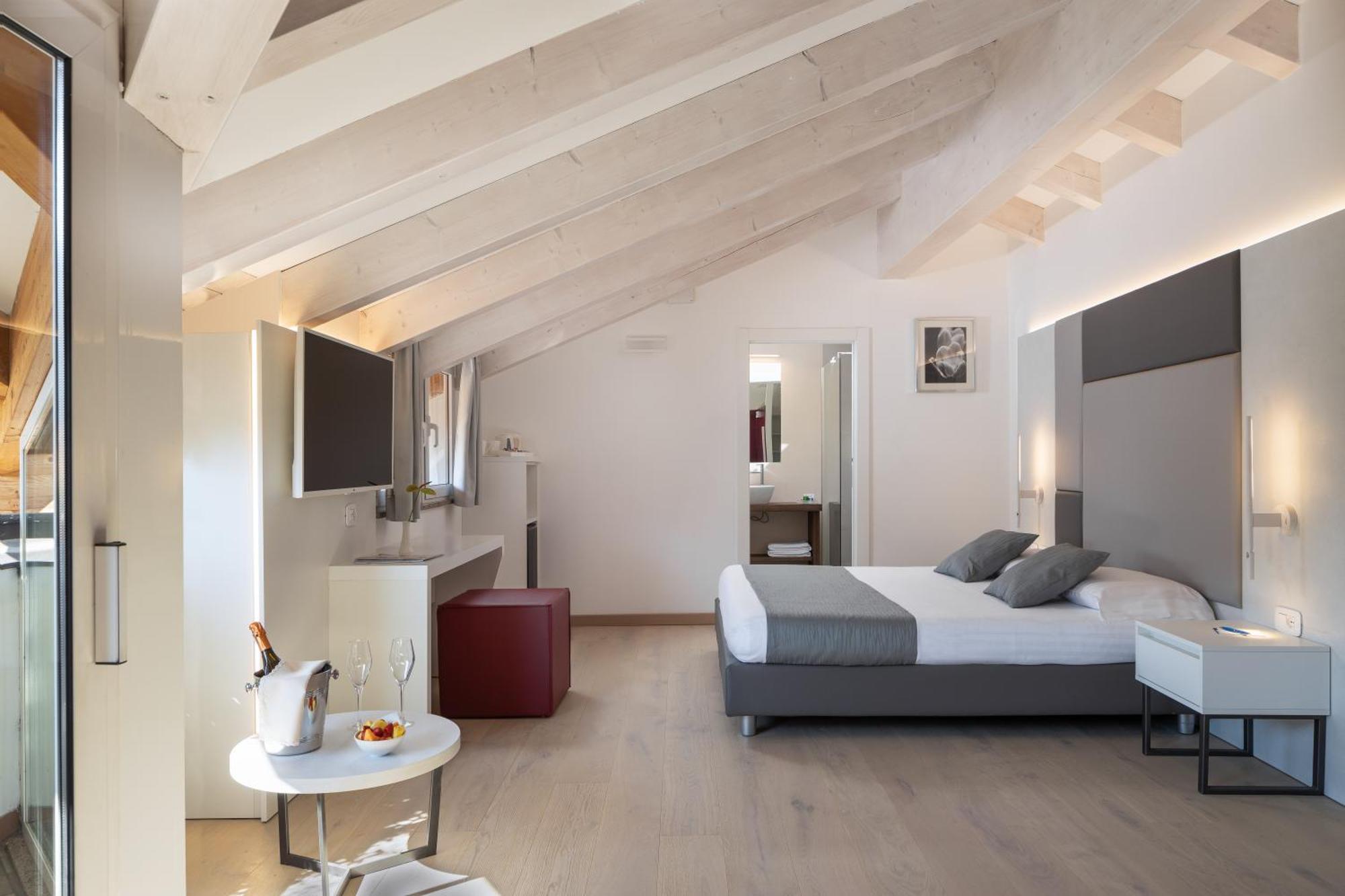 Hotel Continental - Tonelli Hotels Torbole Sul Garda Pokoj fotografie